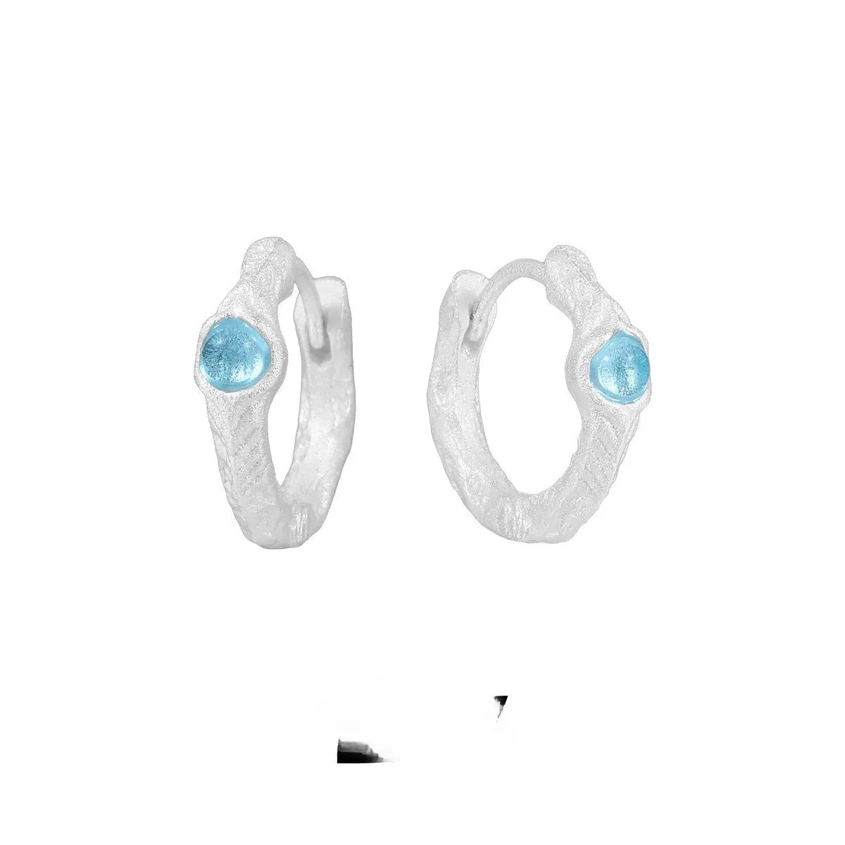 Women's geometric round ear clip in burnt silver 925 silver jewellery