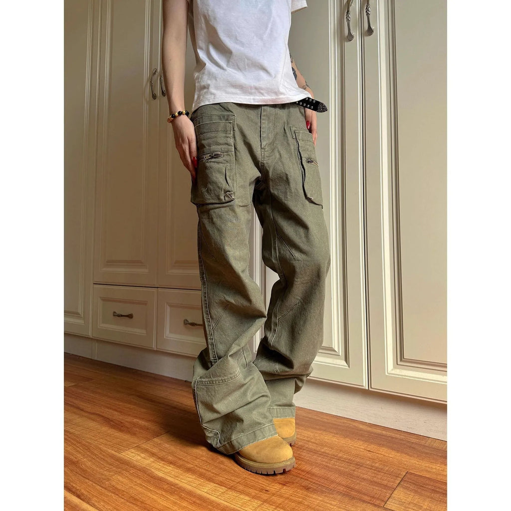 Green cotton workwear pants with double zipper and pockets on mannequin