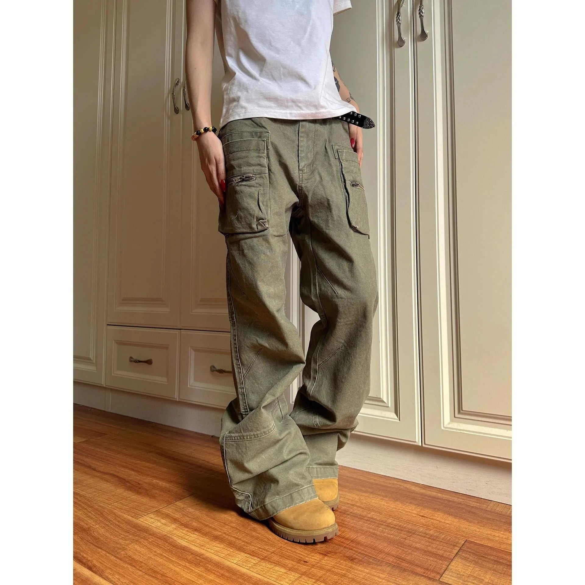 Green cotton workwear pants with double zipper and pockets on mannequin