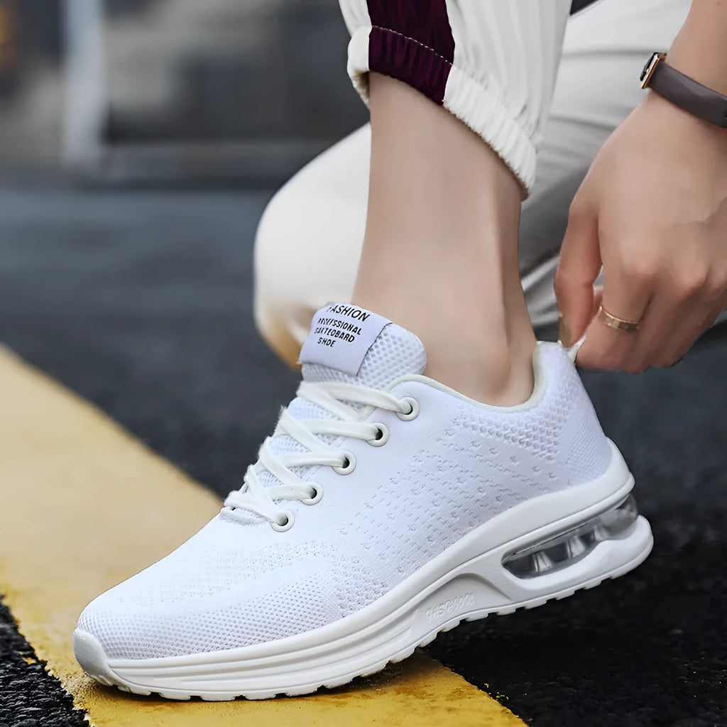 Flyknit running shoes with mesh upper and PU sole in various colours