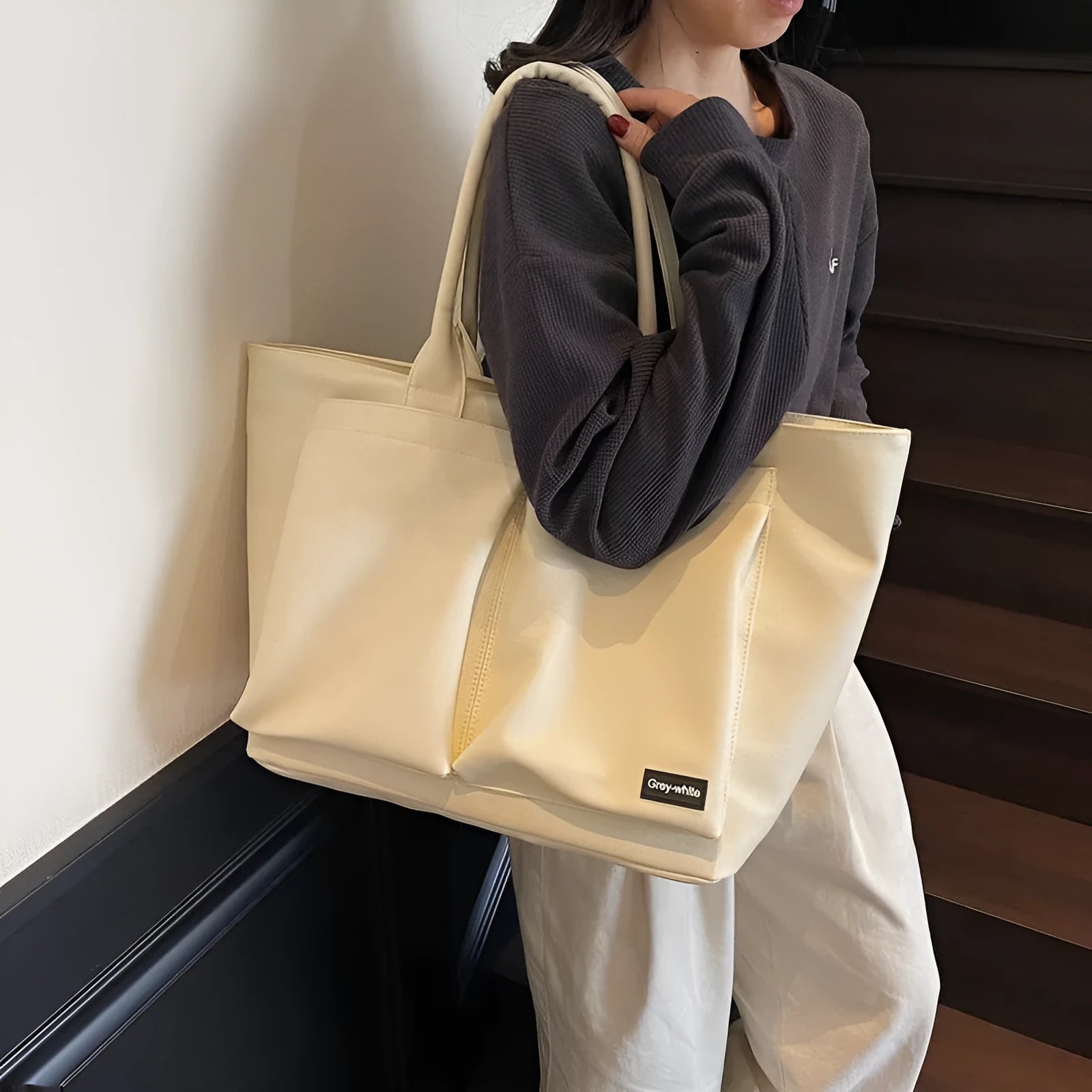 Lightweight PU shoulder bag in solid colour with adjustable 20-35L capacity for sport and travel