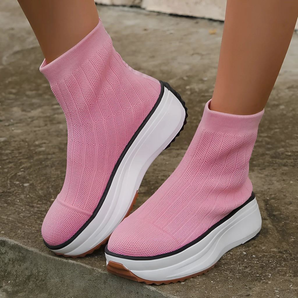 Women's knitted ankle boots with thick sole, round toe, flat heel, in black and pink