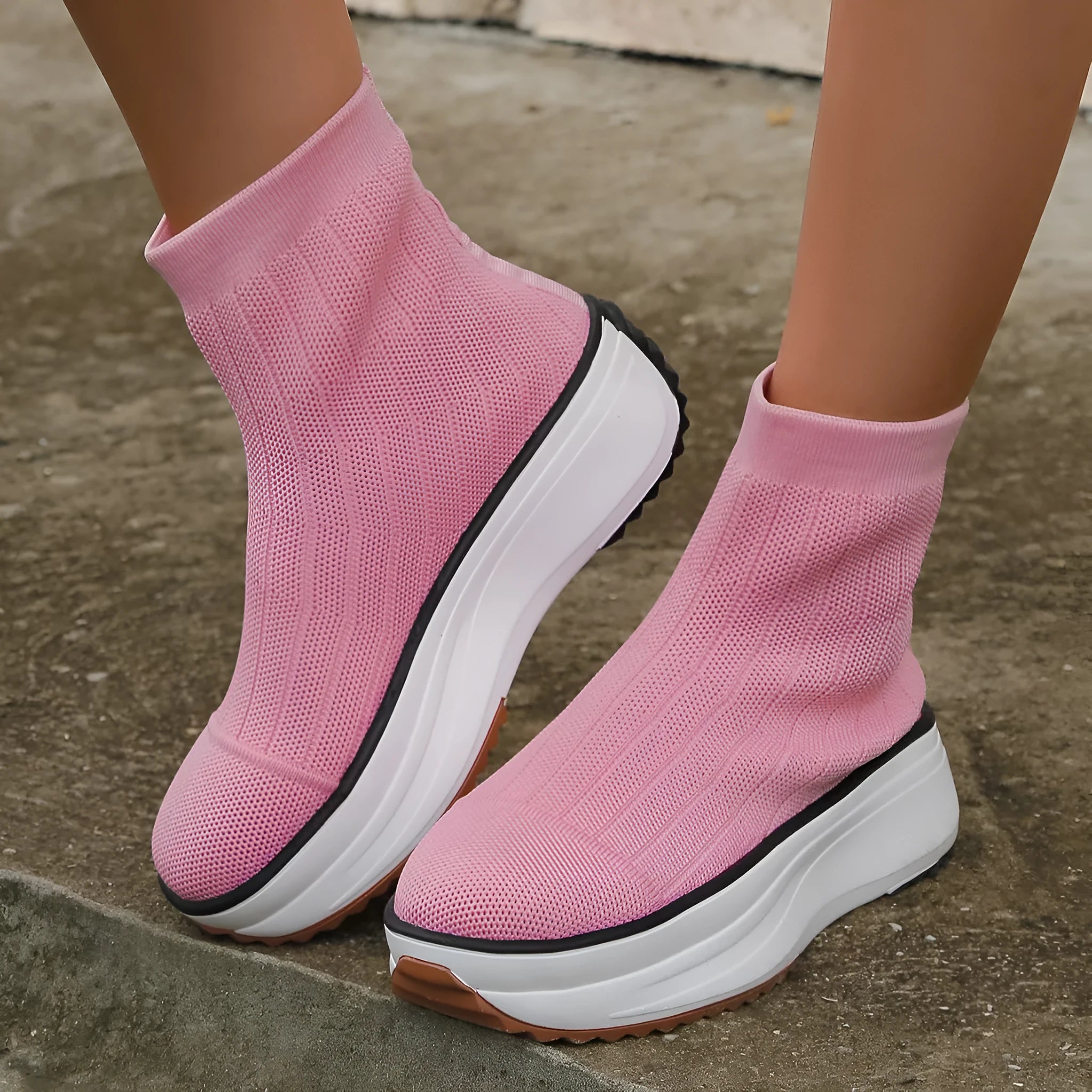 Women's knitted ankle boots with thick sole, round toe, flat heel, in black and pink