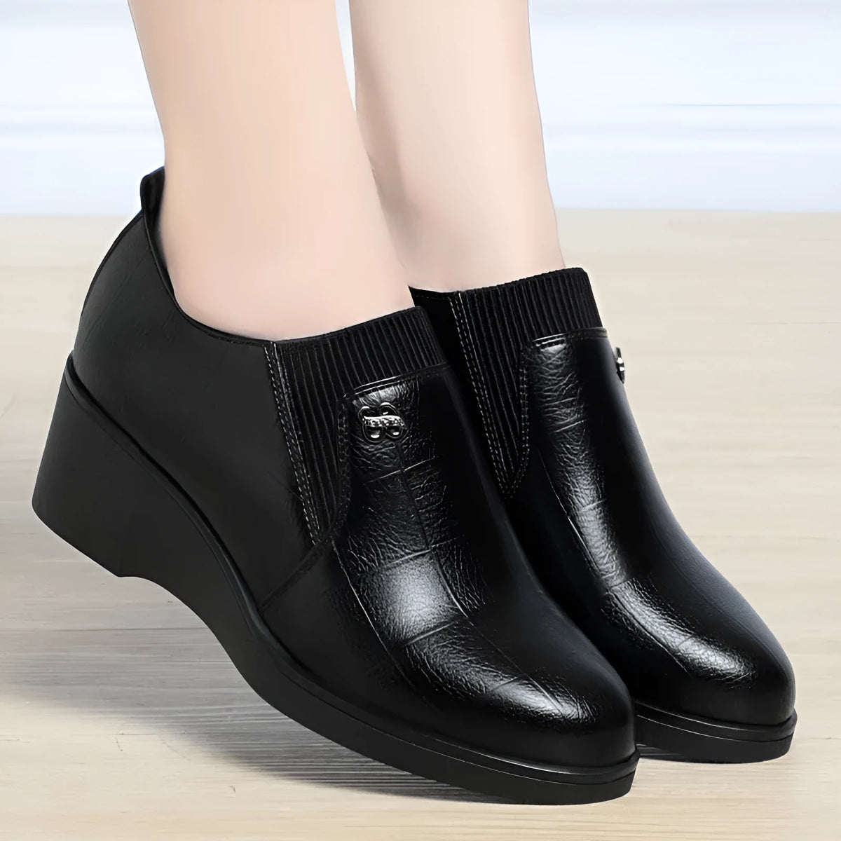 Women's wedge heel casual shoes in black, PU upper, round toe, low top design