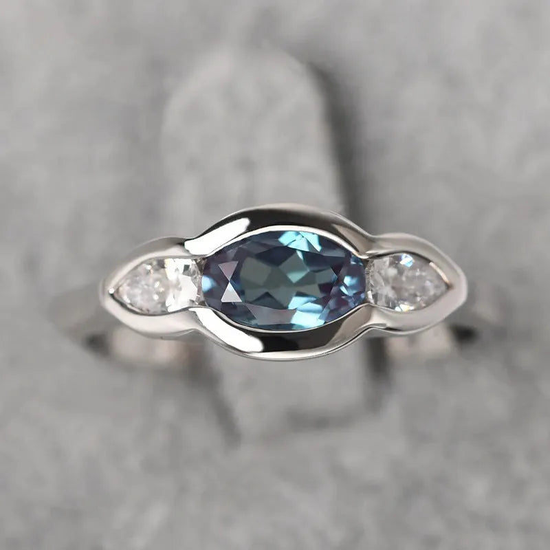 Women's geometric ellipse copper ring with inlaid zircon stone in white gold colour.