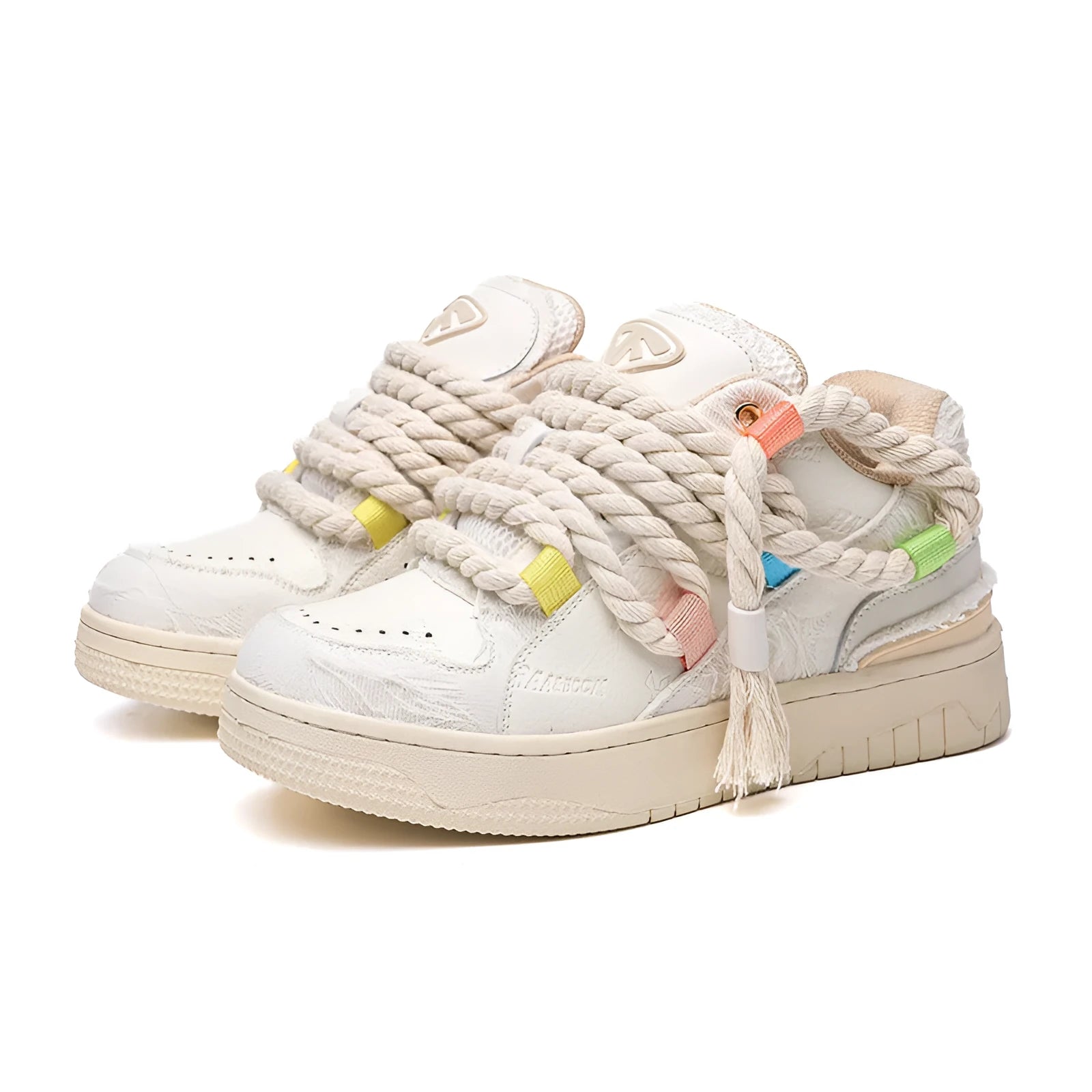 Creamy white retro skateboard shoes with old damage lace design and low-top platform profile