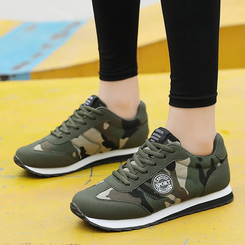 Camouflage pattern running shoes with suede upper and mesh lining in low-top sports style