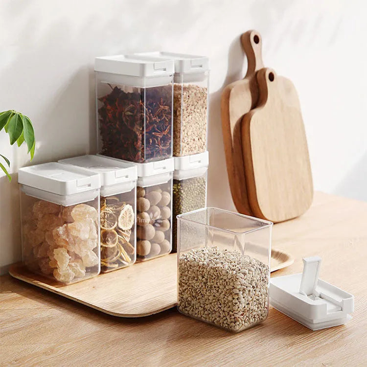 White and transparent 400ml plastic storage container for whole grains, 10.9 x 10 x 7 cm.