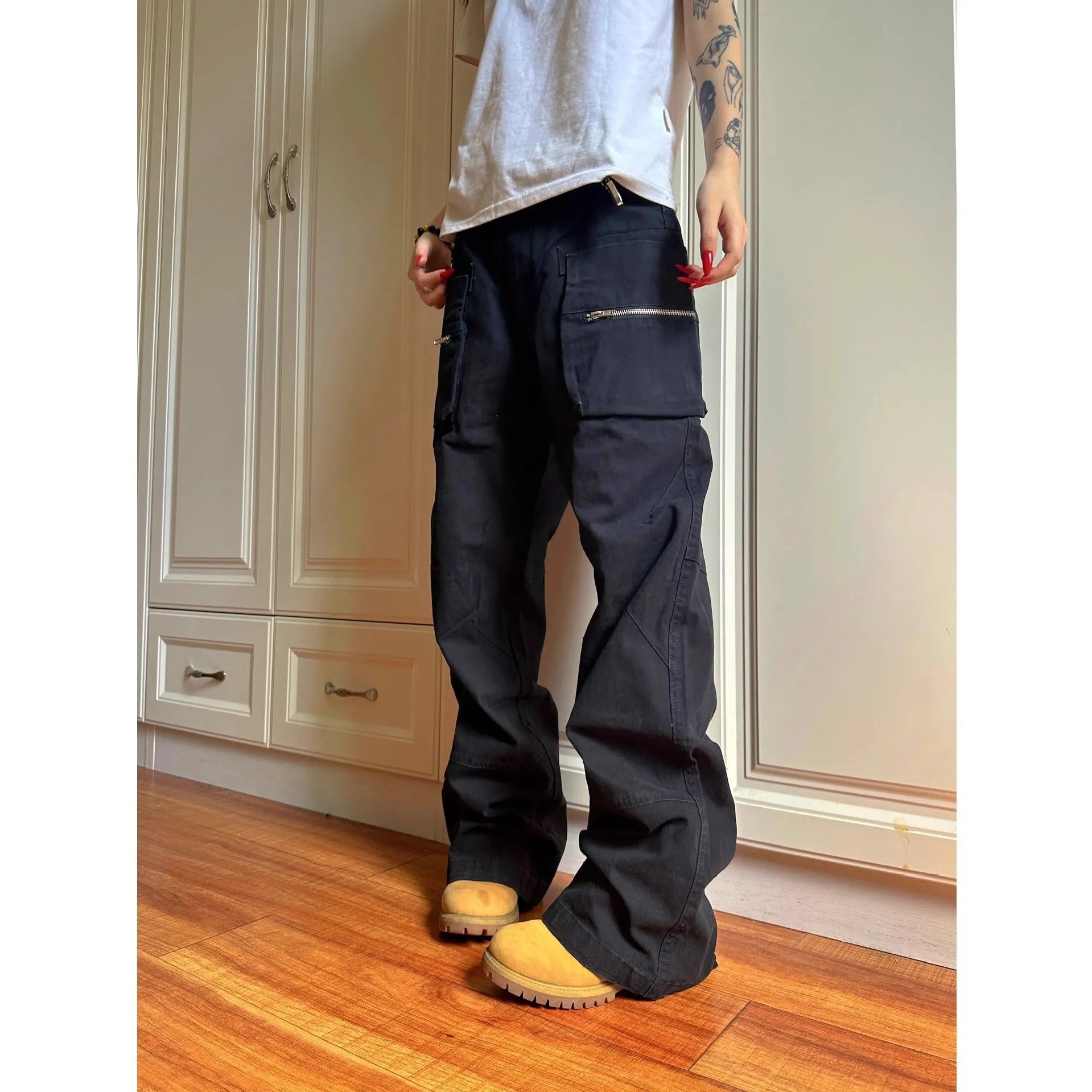 Green cotton workwear pants with double zipper and pockets on mannequin