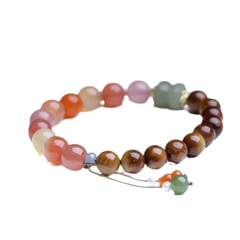 Women's agate bracelet with 8mm diamond-shaped beads and persimmon decorative element