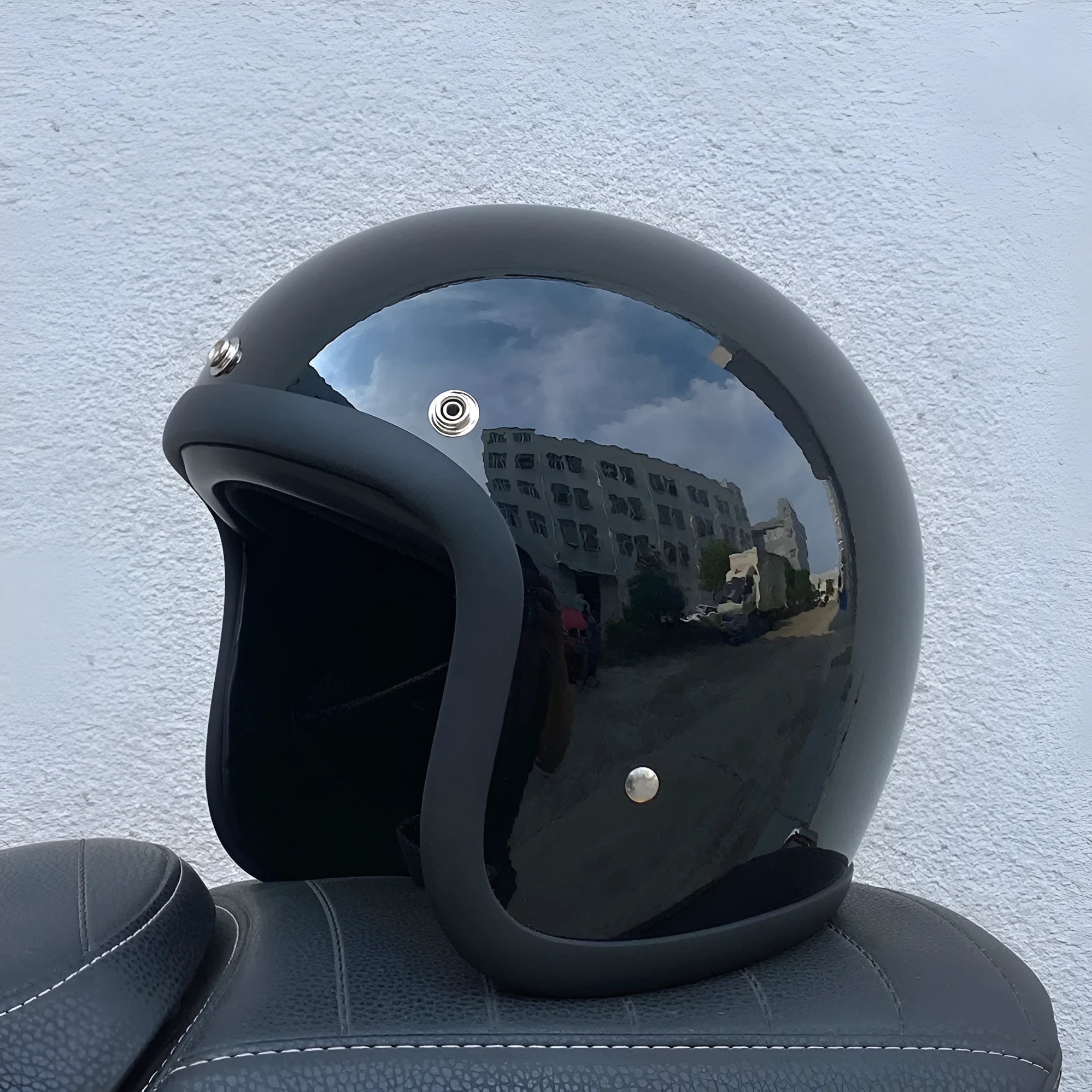 Retro-style fibreglass half helmet for motorcycle commuting in cement grey colour