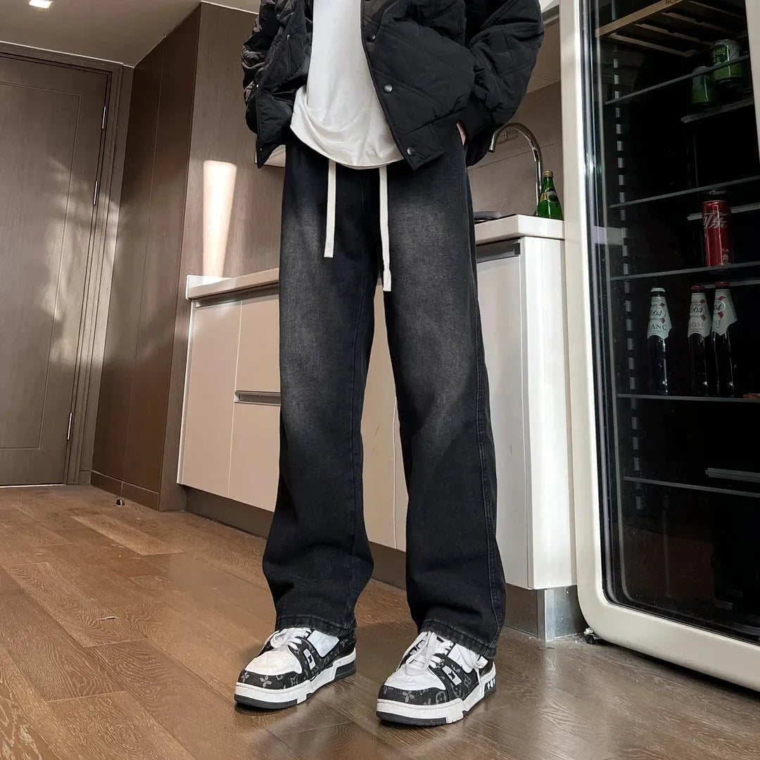 Men's straight-leg denim trousers in loose fit with drawstring waist closure