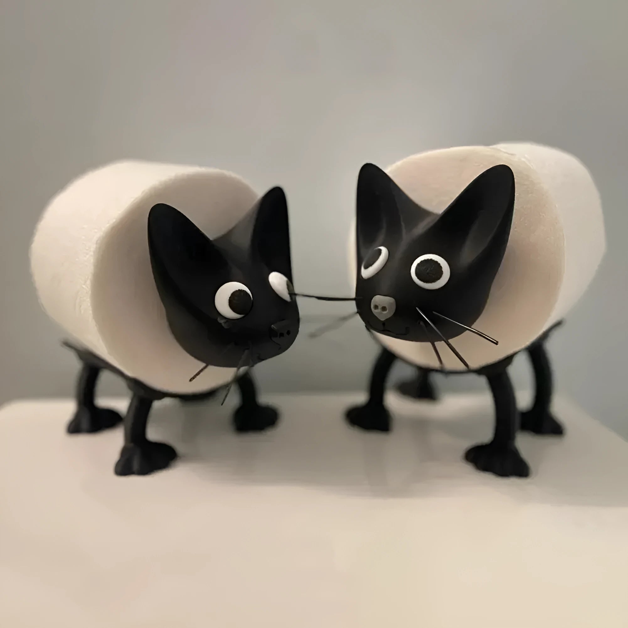 Creative animal dog-shaped tissue holder in solid colour, 8cm x 10.5cm, on a desk