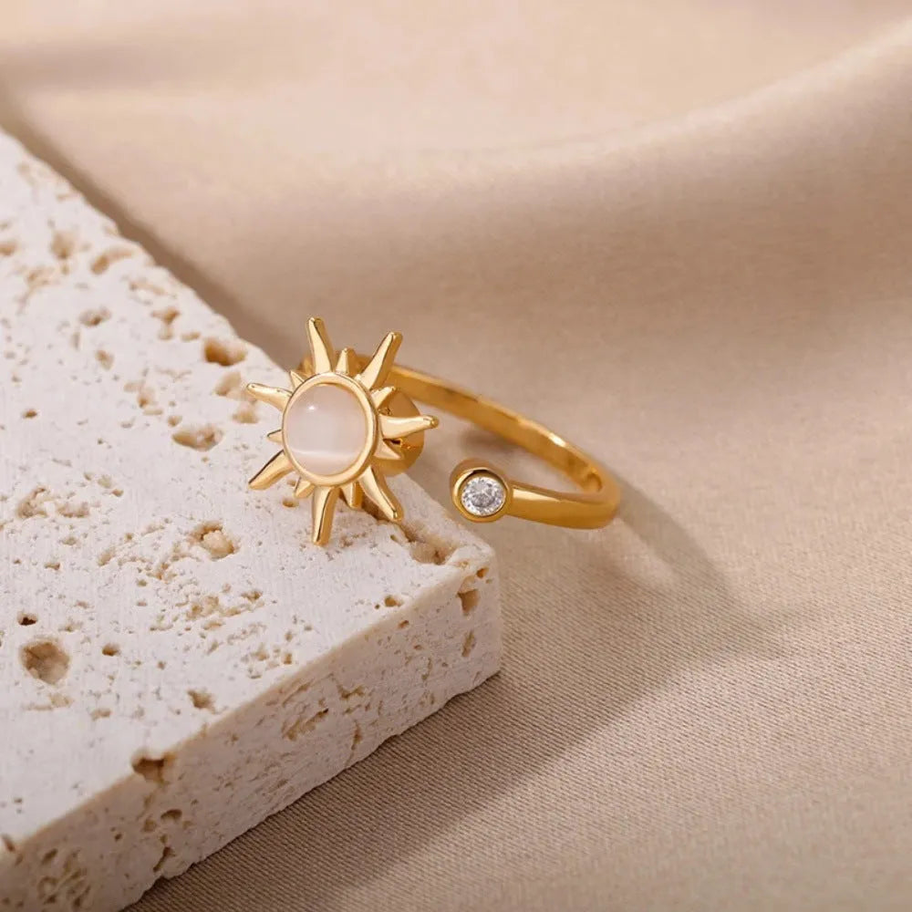 Adjustable rotatable decompression ring in gold finish with geometric design