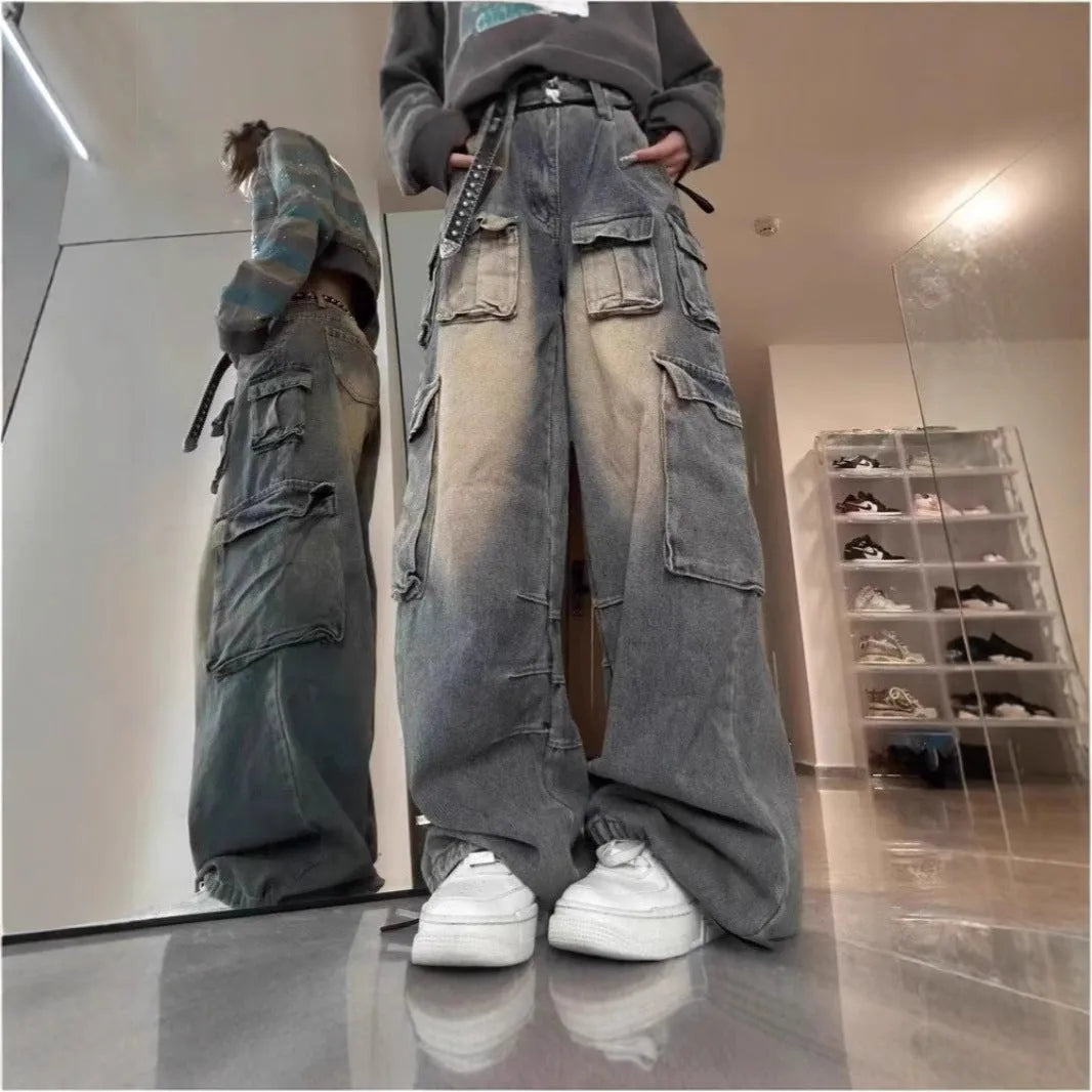 Multi-pocket loose fit distressed jeans in street hipster straight-leg style