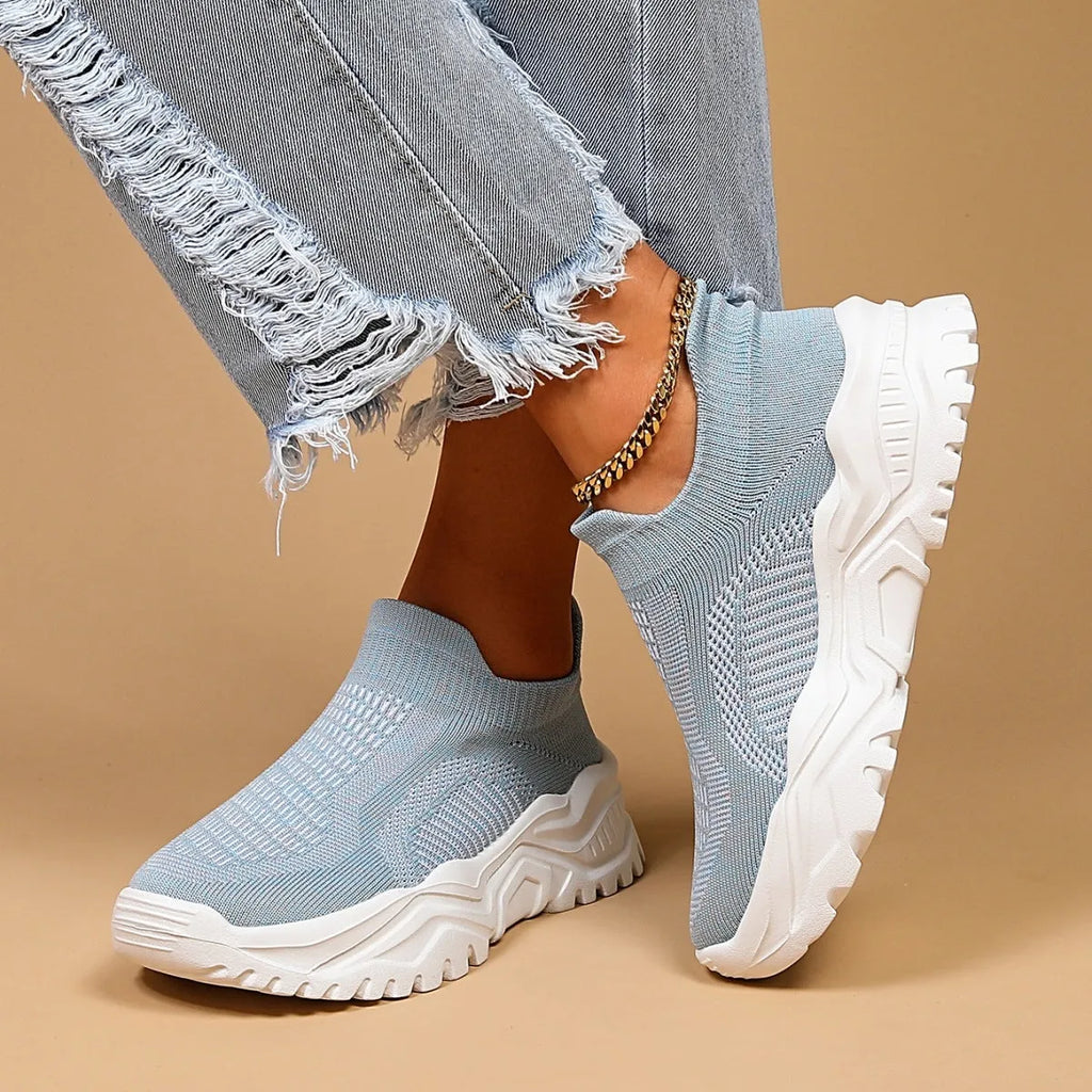Women's light blue mesh slip-on sports shoes with round toe and 3-5 cm heel