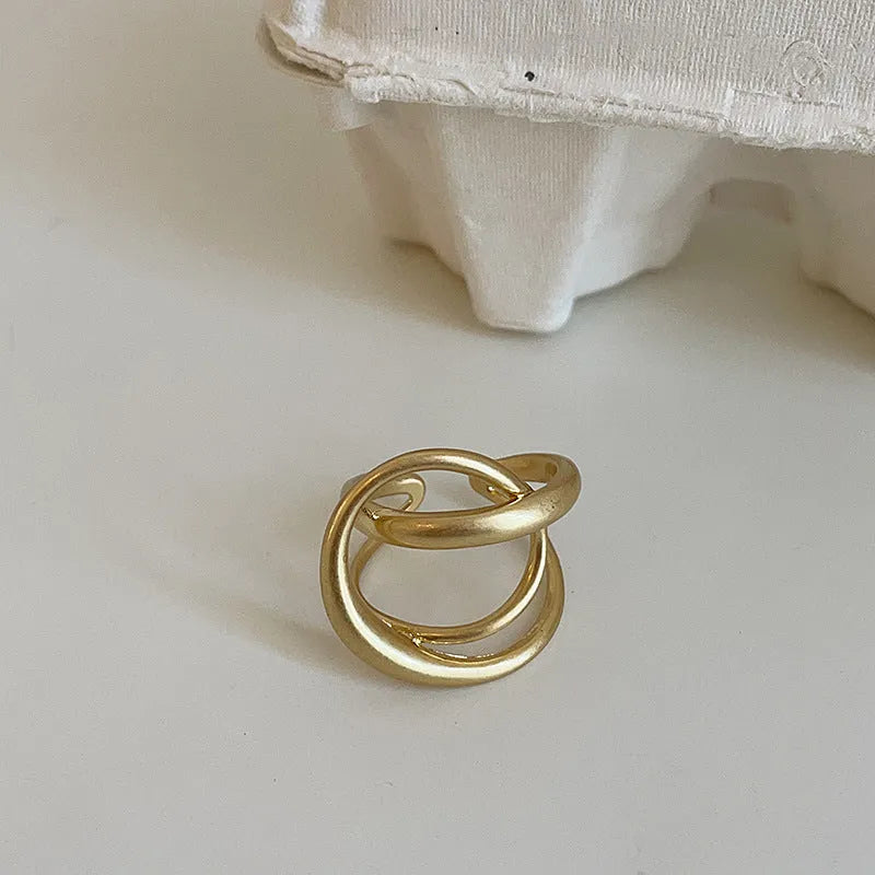 Three-dimensional interlaced matte metal open ring for women in geometric design