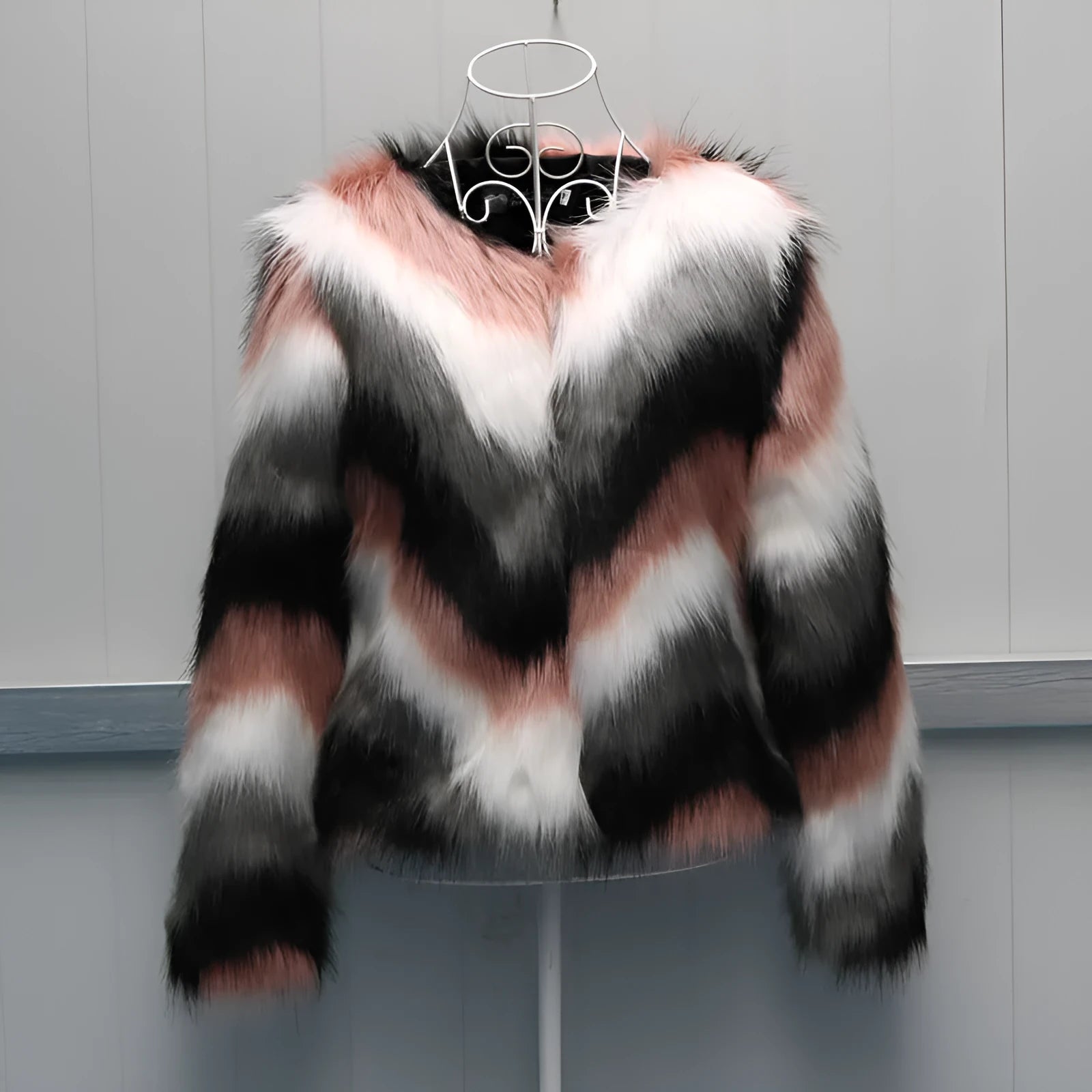 Korean style women's short coat in faux fur with O-neck and long sleeves.