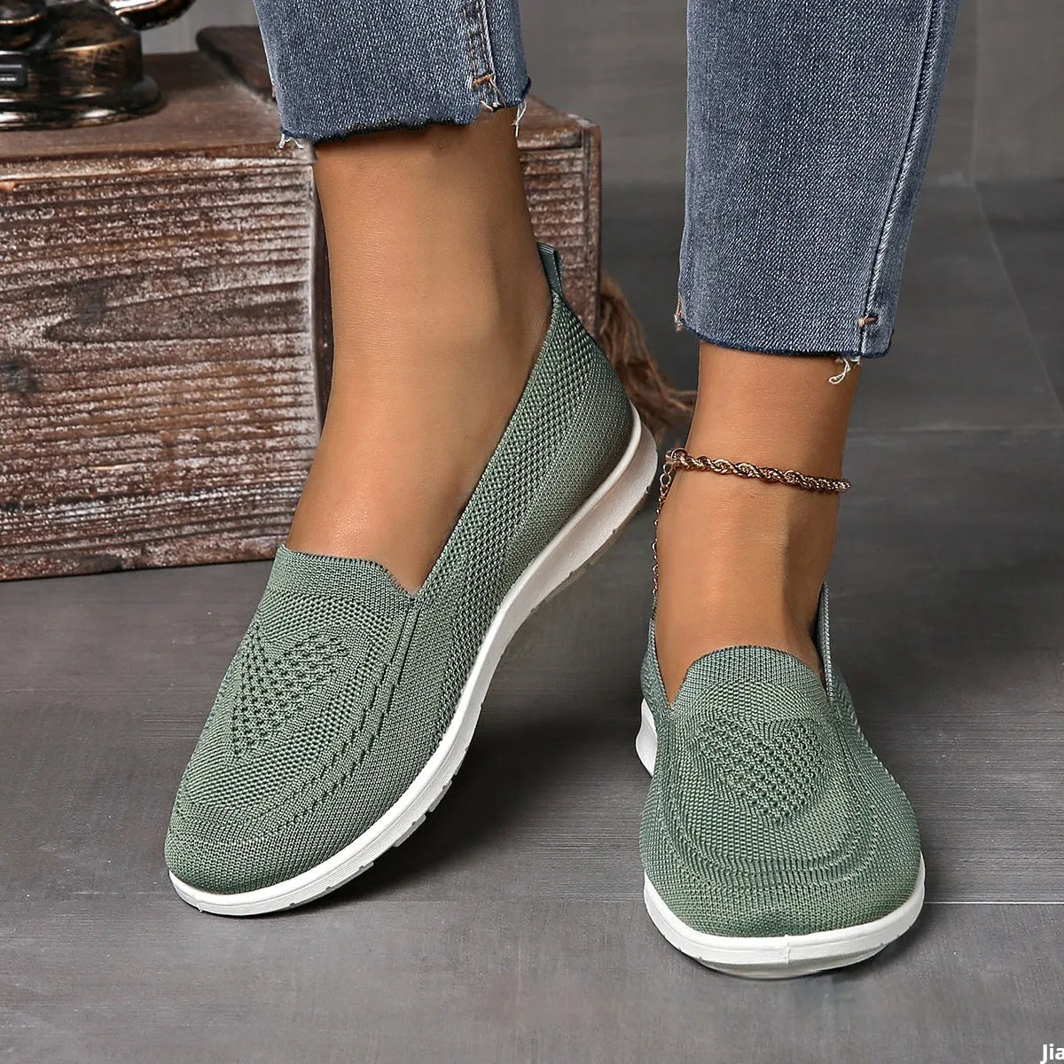 Plus size women's casual thin shoes with heart pattern, flat heel and mesh lining in various colour options
