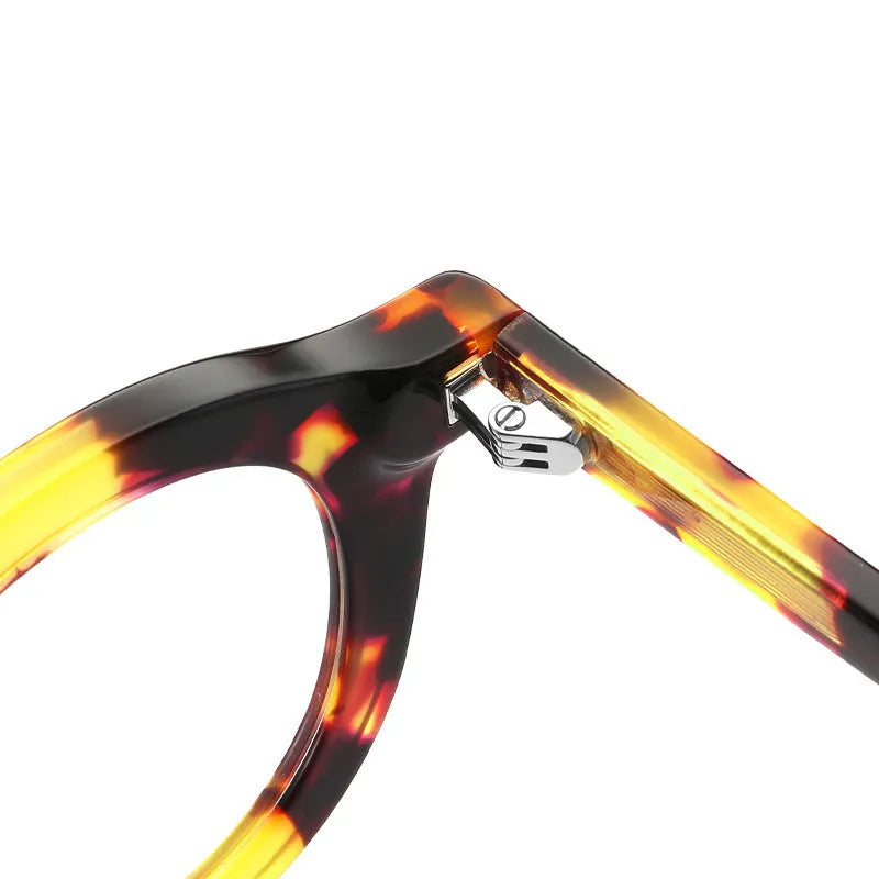Hip-hop style sunglasses with thick plate frame and coloured stitching details in full rim construction