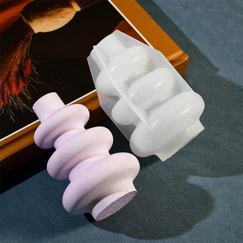 Silicone mould for making three-layer circle vase ornaments in small or large size.