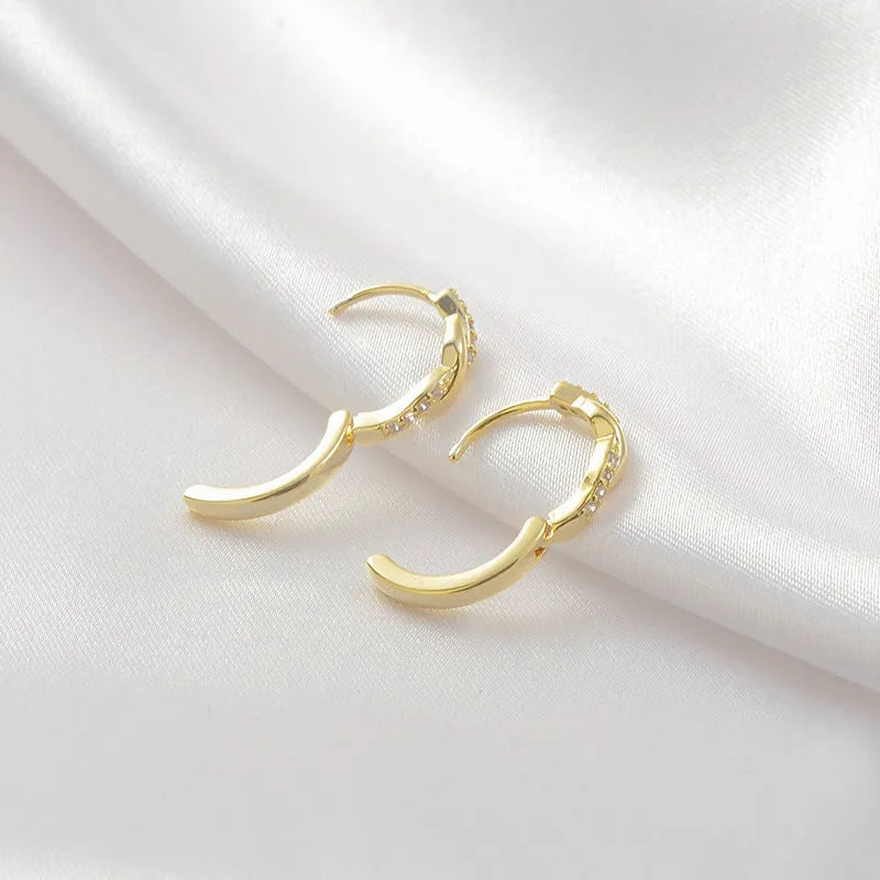 Geometric hoop earrings with hemp rope elements in gold or silver copper finish