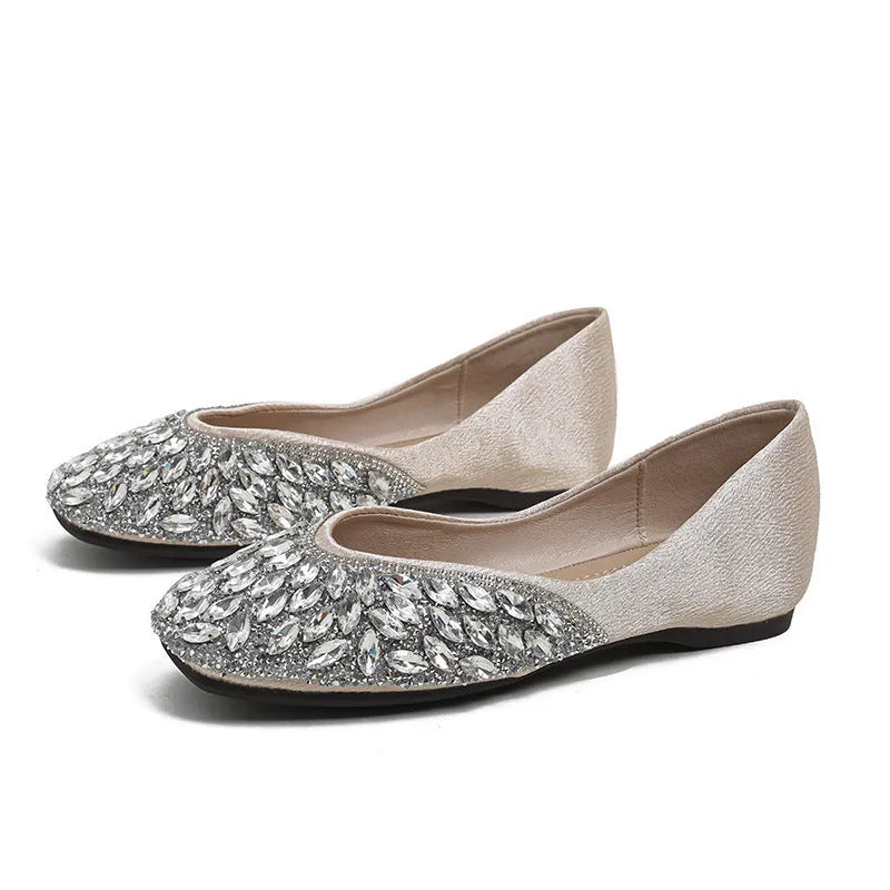 Flat bridesmaid shoes in satin with square toe and rhinestone decorations in silver and gold