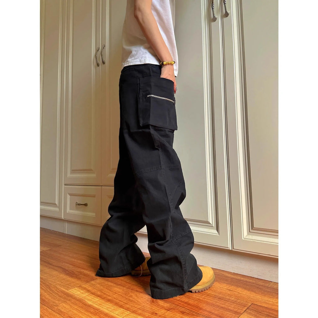 Green cotton workwear pants with double zipper and pockets on mannequin