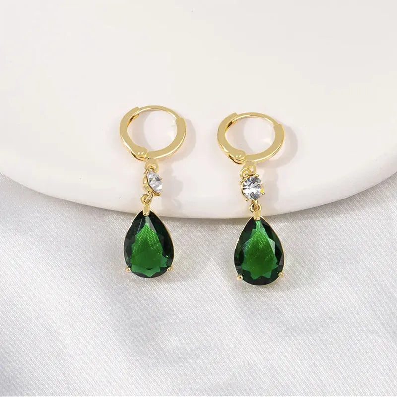 A pair of green geometric teardrop clip-on earrings made from alloy.