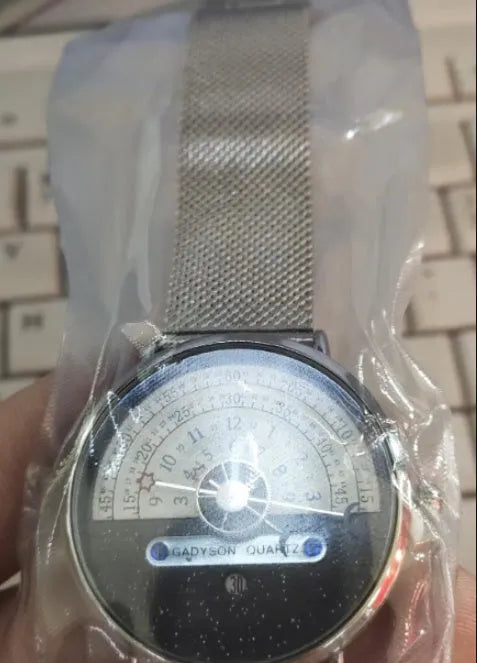 Gold or silver mens sports watch with 40mm round dial and stainless steel strap