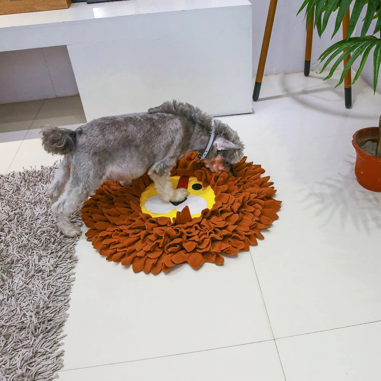 Brown Yizhiwen fabric sniffing pad for dogs and cats measuring 33cm by 25cm