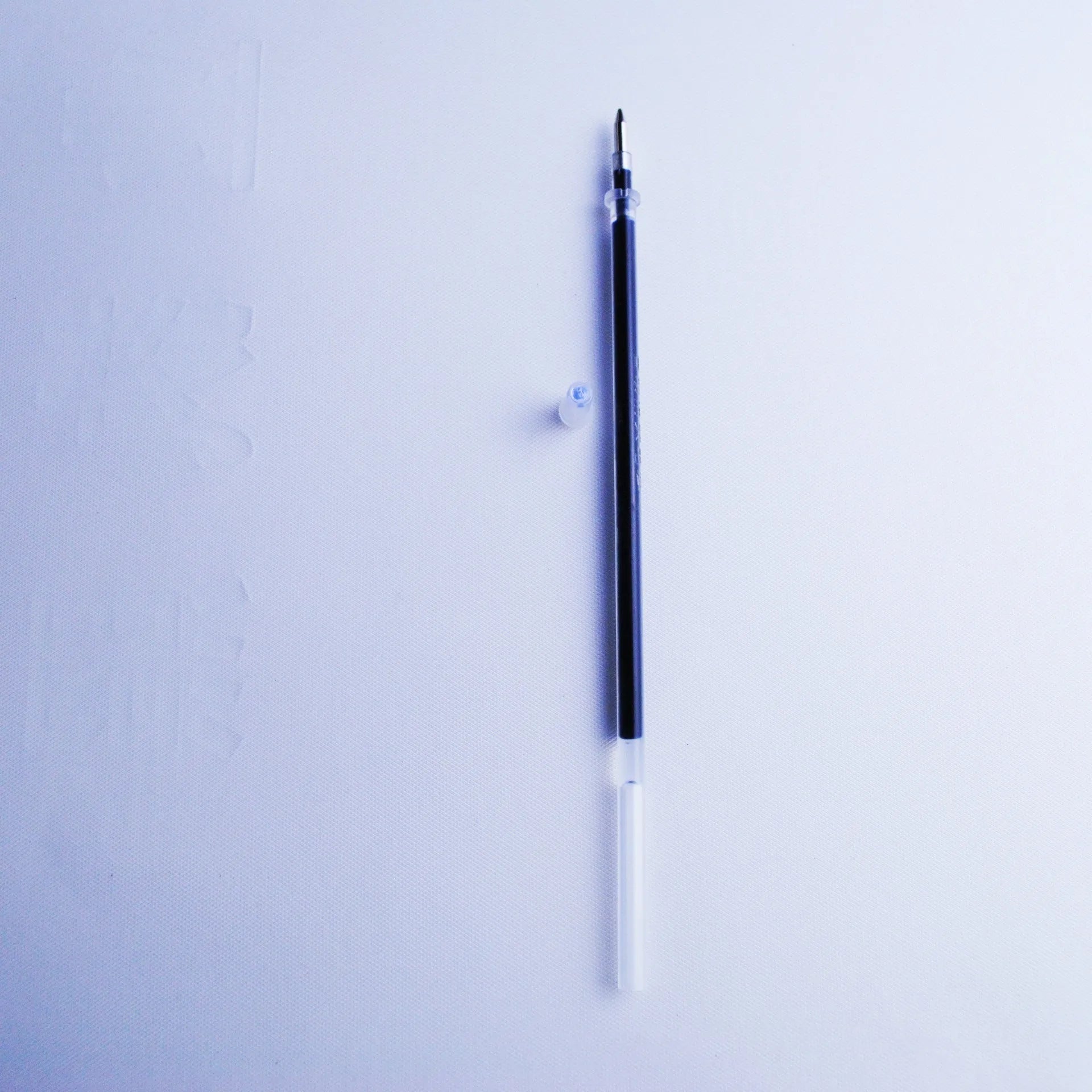 Household portable ink pen set with 0.5mm blue tip, plastic body, and eight refill cores