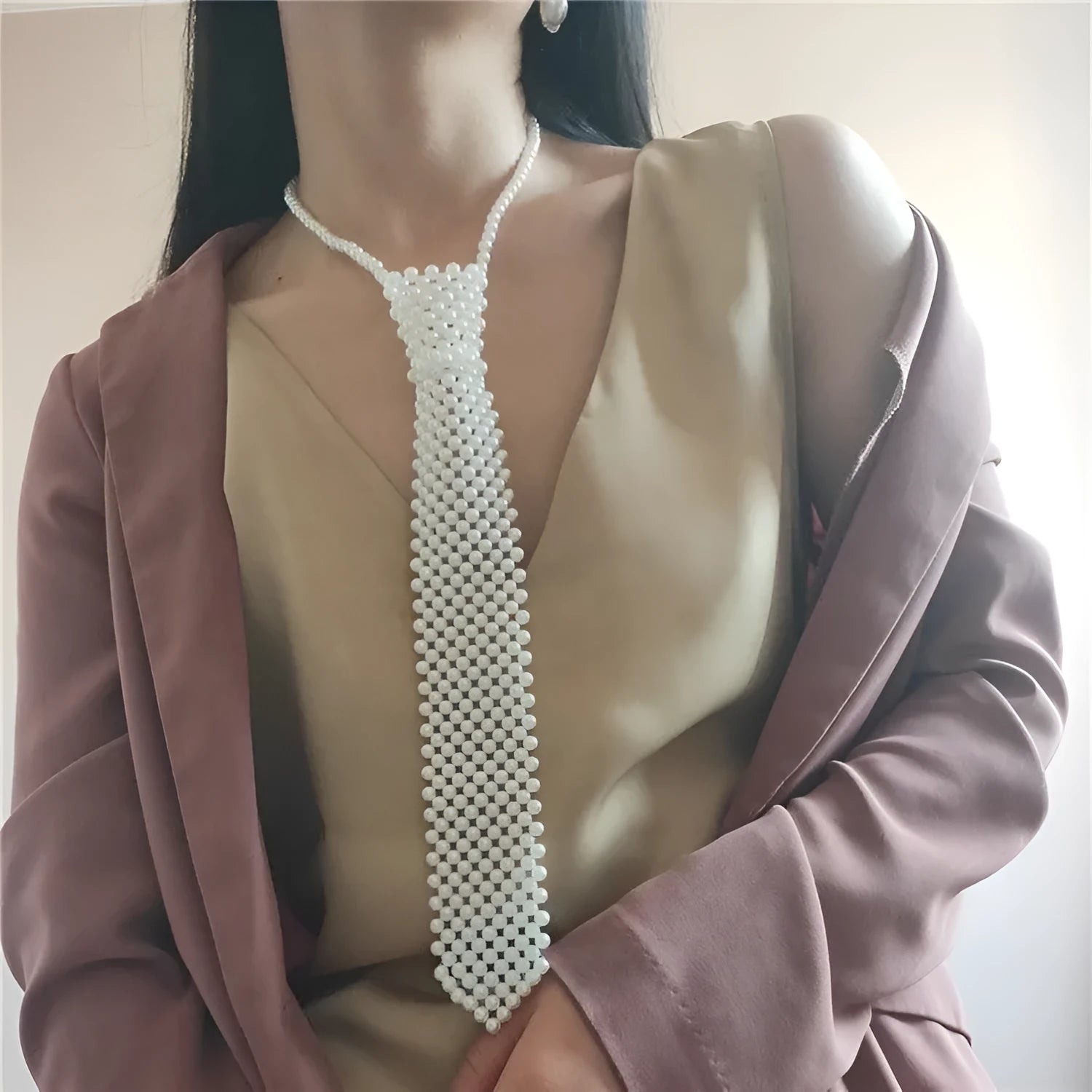 Adjustable pearl body chain with hollow-out design and alloy tie clasp in white or black colour