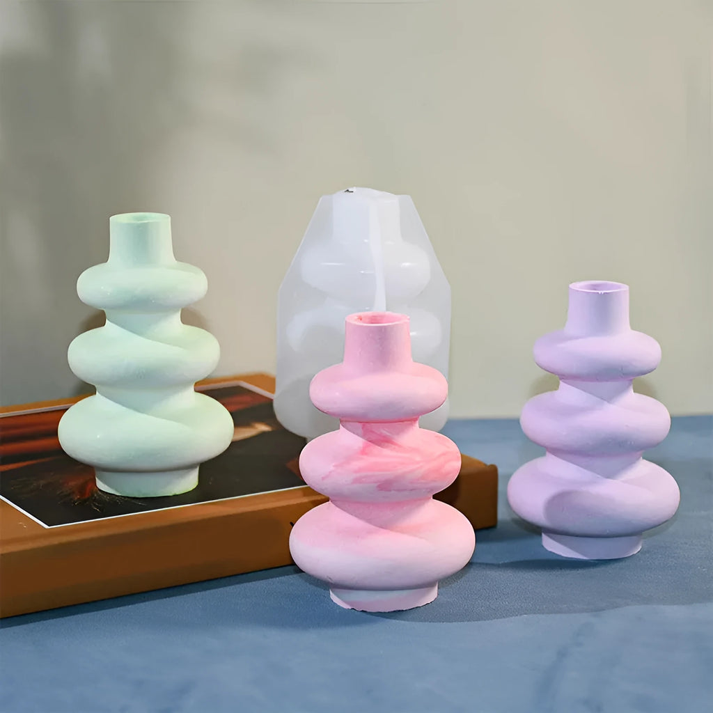 Silicone mould for making three-layer circle vase ornaments in small or large size.