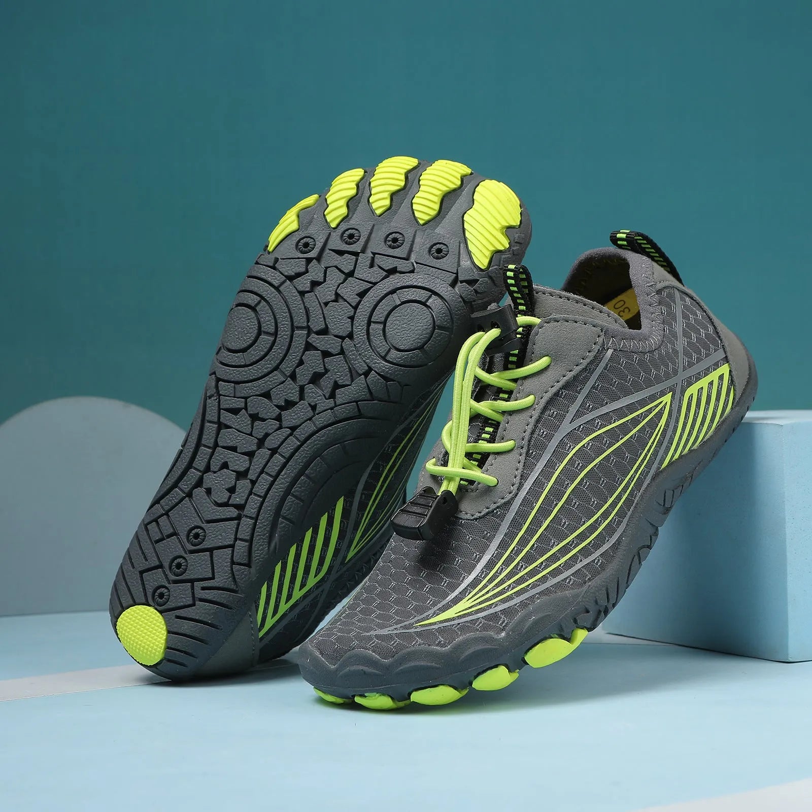 Children's black quick-dry water shoes with elastic band and rubber sole for outdoor swimming.
