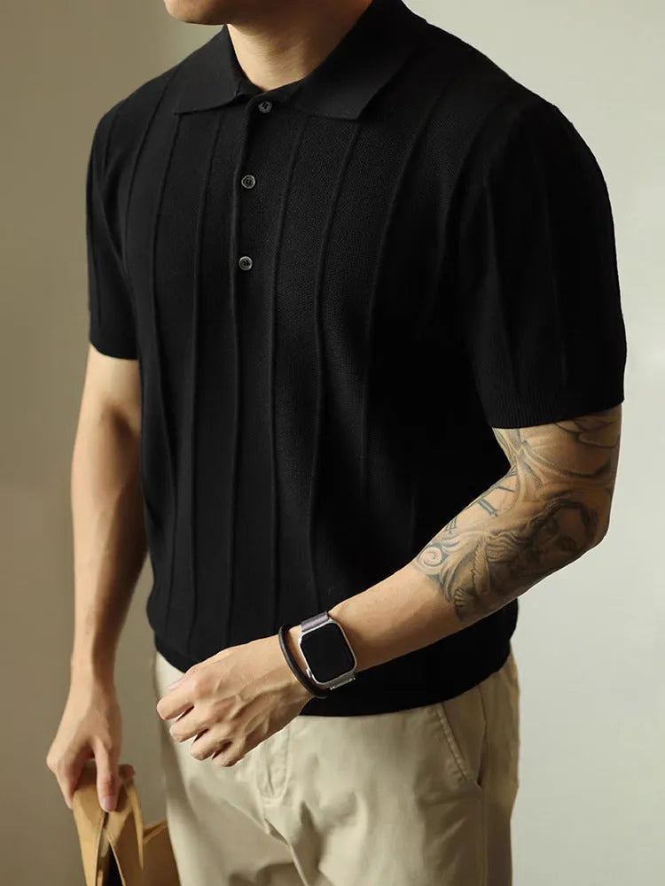 Men's solid colour loose-fit basic T-shirt in black and white options.