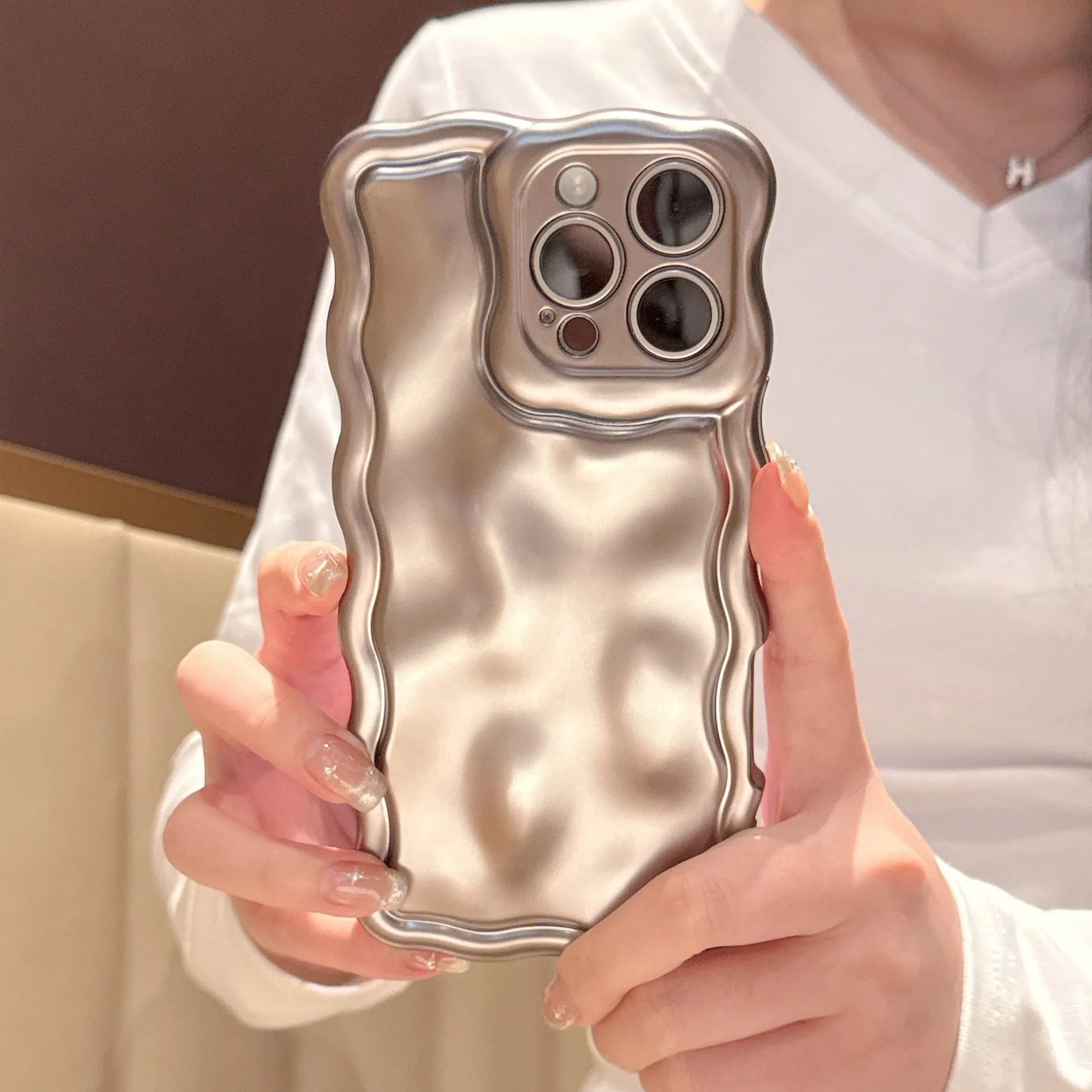 Matte plating wave TPU phone case with anti-fingerprint finish in a colour option