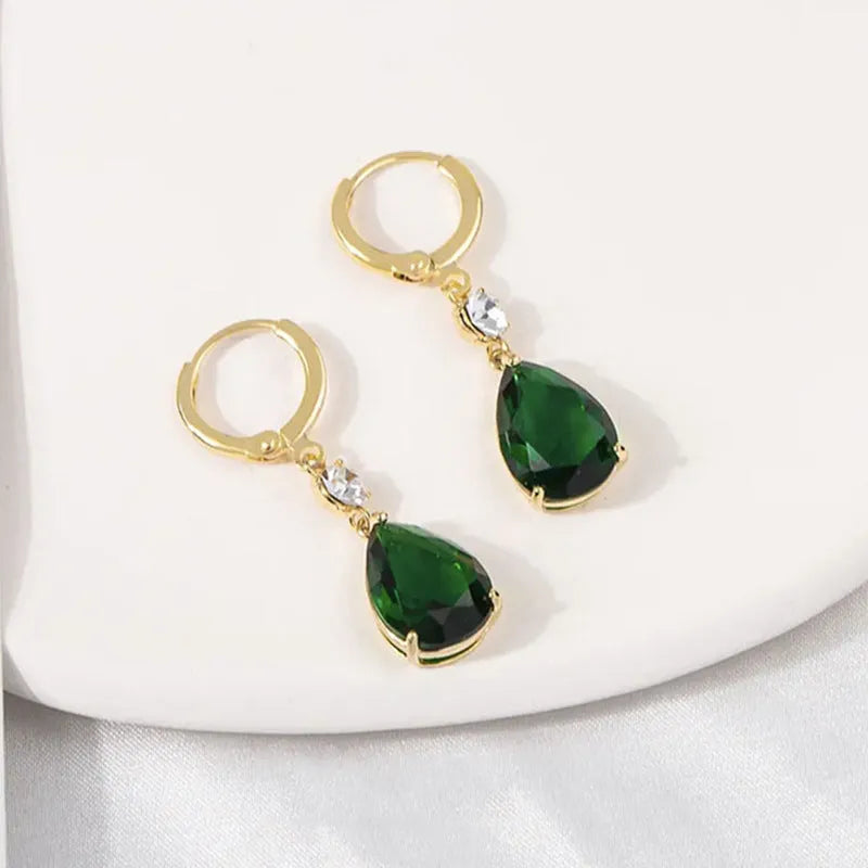A pair of green geometric teardrop clip-on earrings made from alloy.