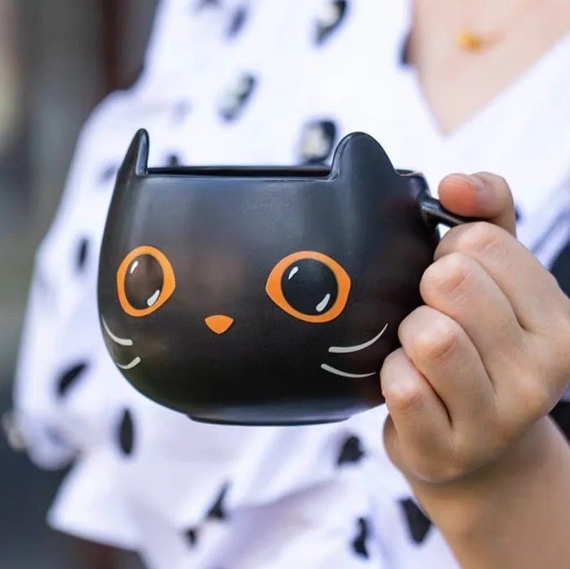 Black ceramic cat-shaped mug with 355ml capacity and optional pumpkin spoon lid