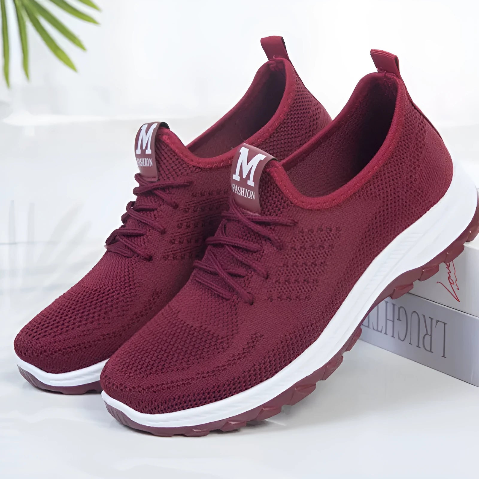 Breathable anti-slip mesh lace up casual shoes in black with low heel and fabric upper