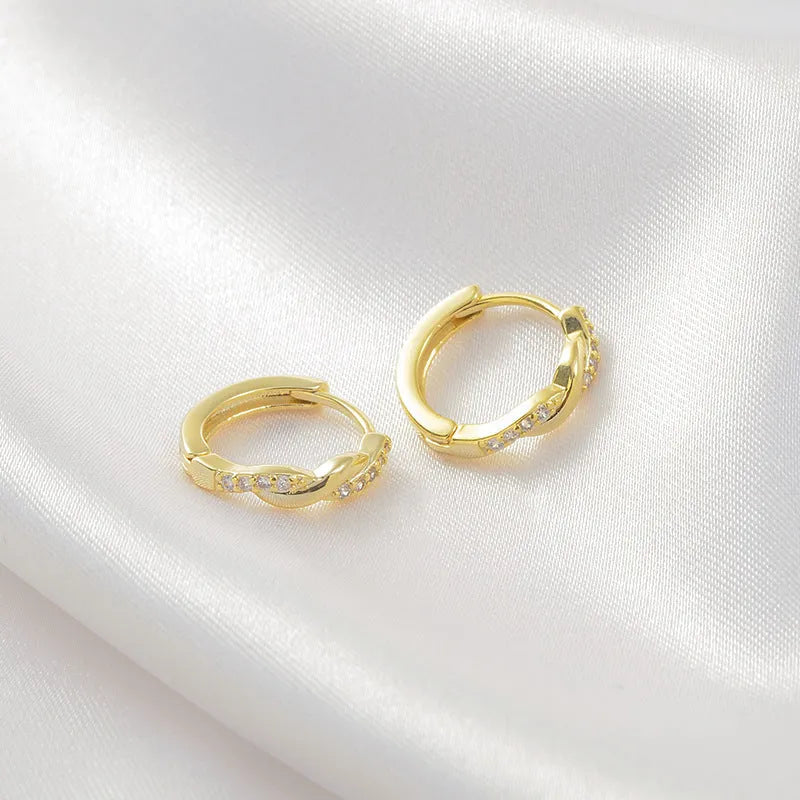 Geometric hoop earrings with hemp rope elements in gold or silver copper finish