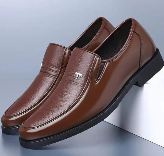 Casual men's leather business soft bottom shoes in black brown with stitching, cowhide upper, low top design