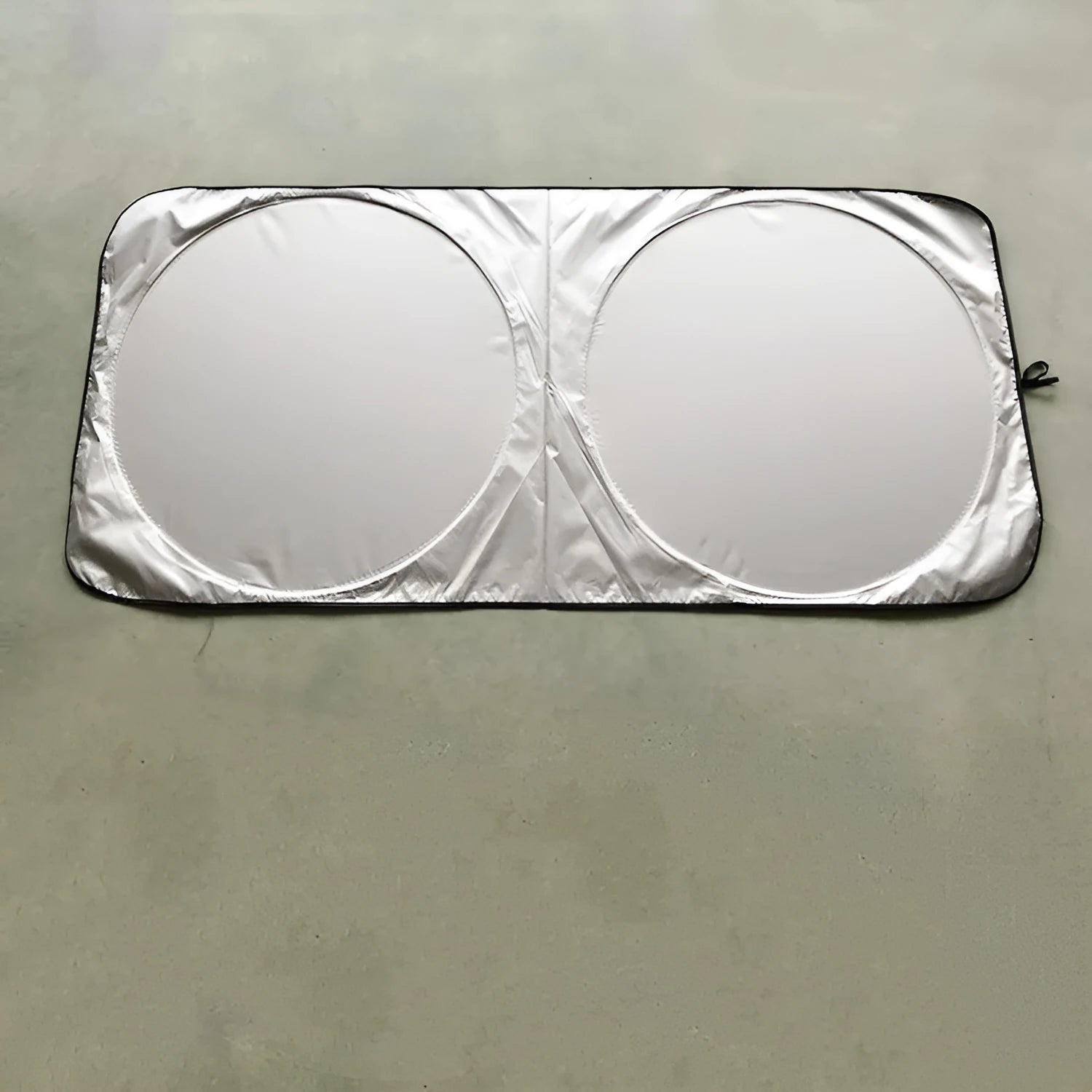 Silver tape car windscreen sunshade measuring 190x90 cm with a cloth storage bag.