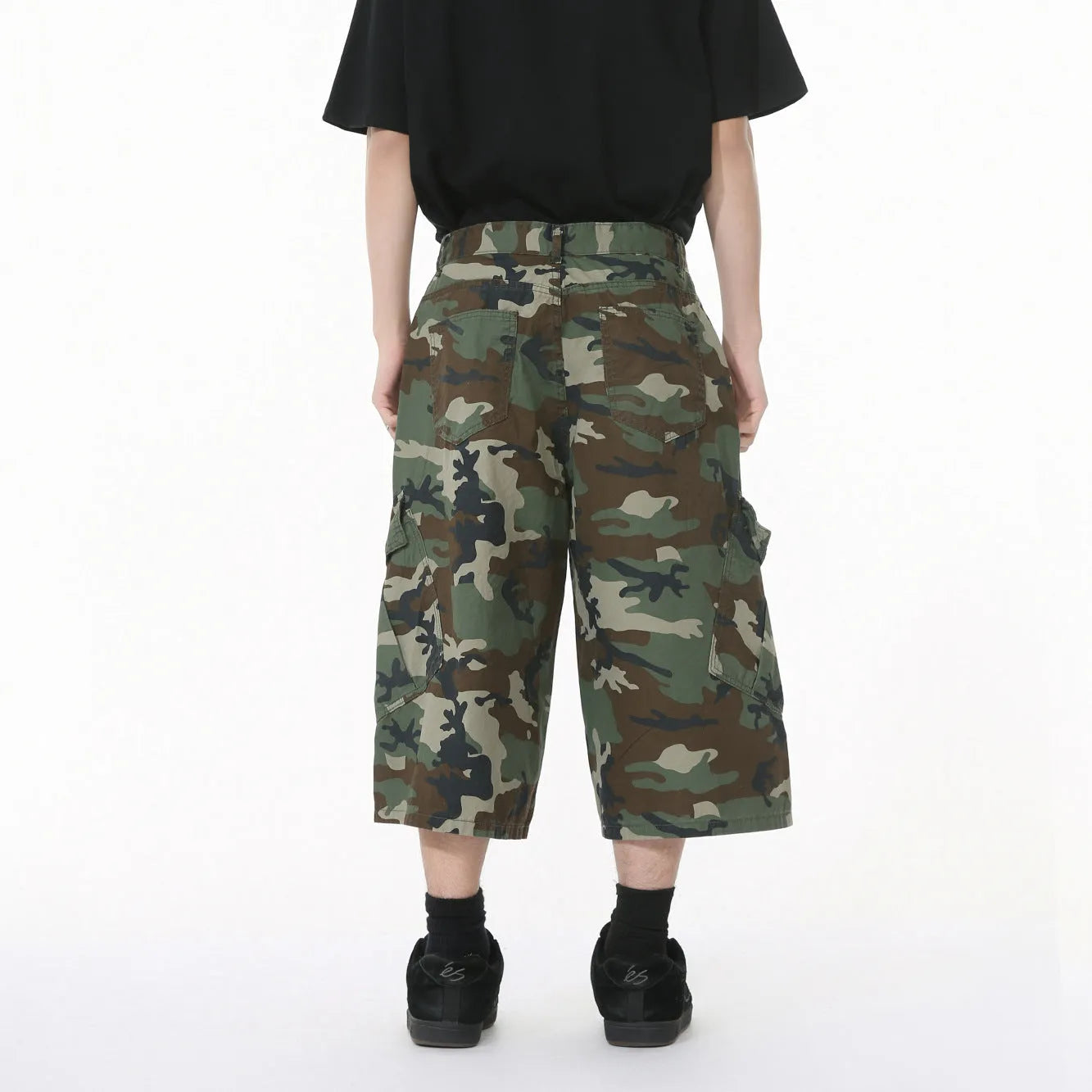 Men's camouflage cotton jeans with wide leg loose fit and large side pockets