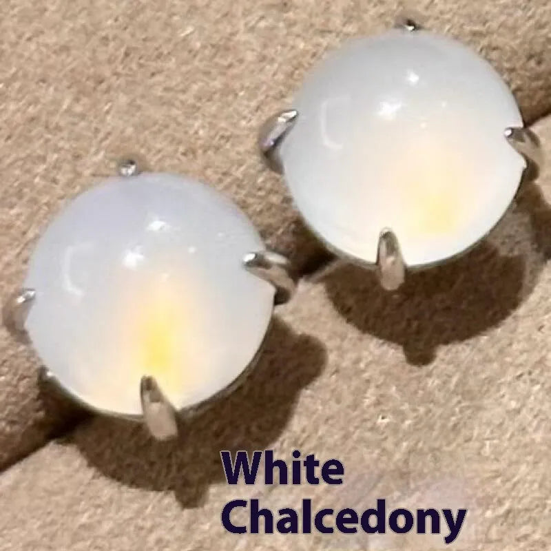 Round chalcedony stud earrings with four-claw setting in Chinese retro style