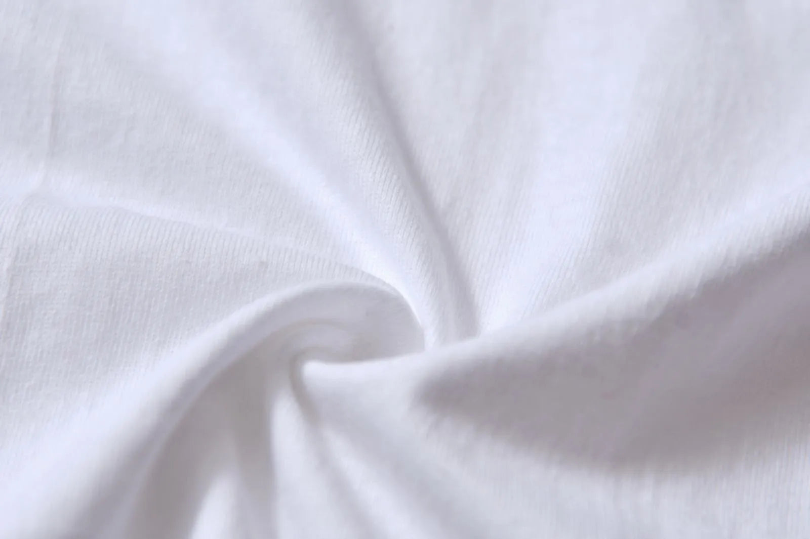 White cotton t-shirt overalls with round neck and short sleeves for teenage summer wear