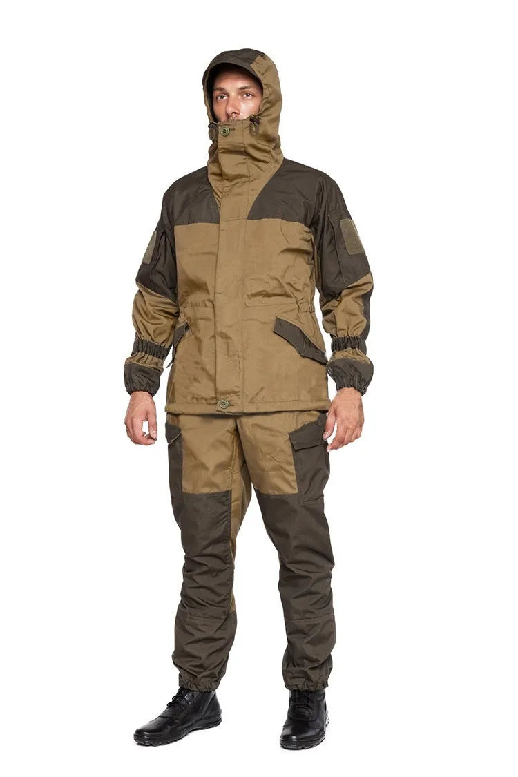 Men's tactical outdoor battle suit set consisting of a jacket and trousers in a military green colour.