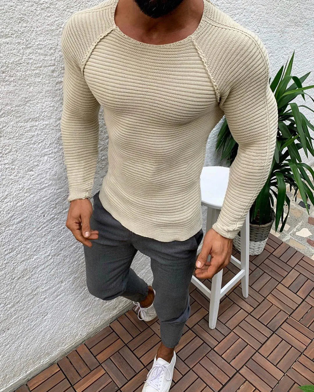 Slim-fit long-sleeved round neck acrylic knit pullover sweater for men in black and apricot