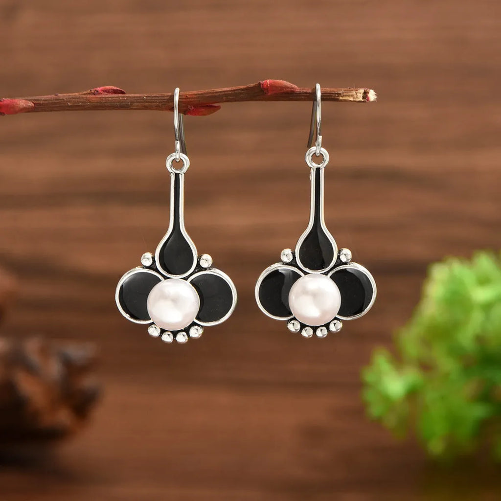 Creative retro-style silver alloy earrings for women with an electroplated finish.