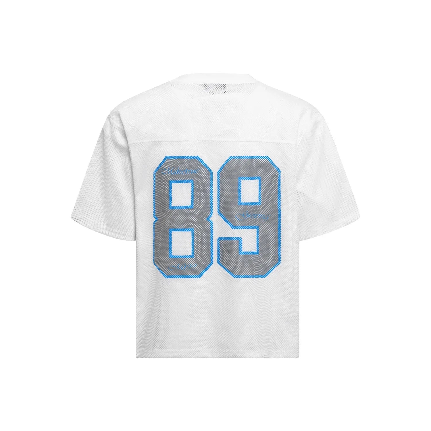 Loose-fitting casual t-shirt in black or white colour with regular sleeves and pullover style